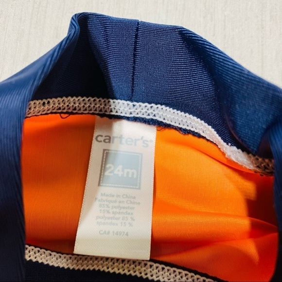 𝅺CARTER’S baby boy’s 24M rashguard swim top - Picture 2 of 2